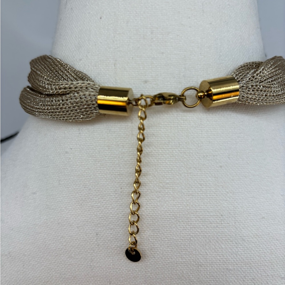 Vintage Gold Mesh Heart Pendant Necklace. Excellent condition. Statement piece - Picture 5 of 6